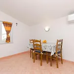 Quiet Corner Apartment Jezera