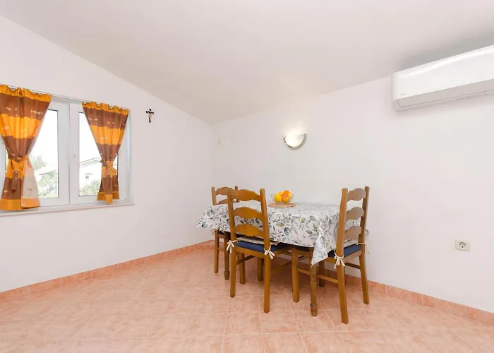 Quiet Corner Апартаменты Езера